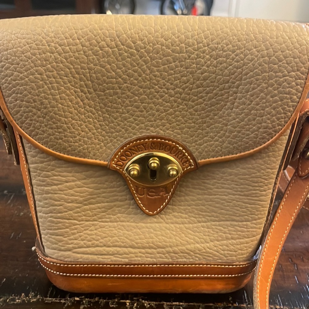 Vintage Dooney and bourke purse